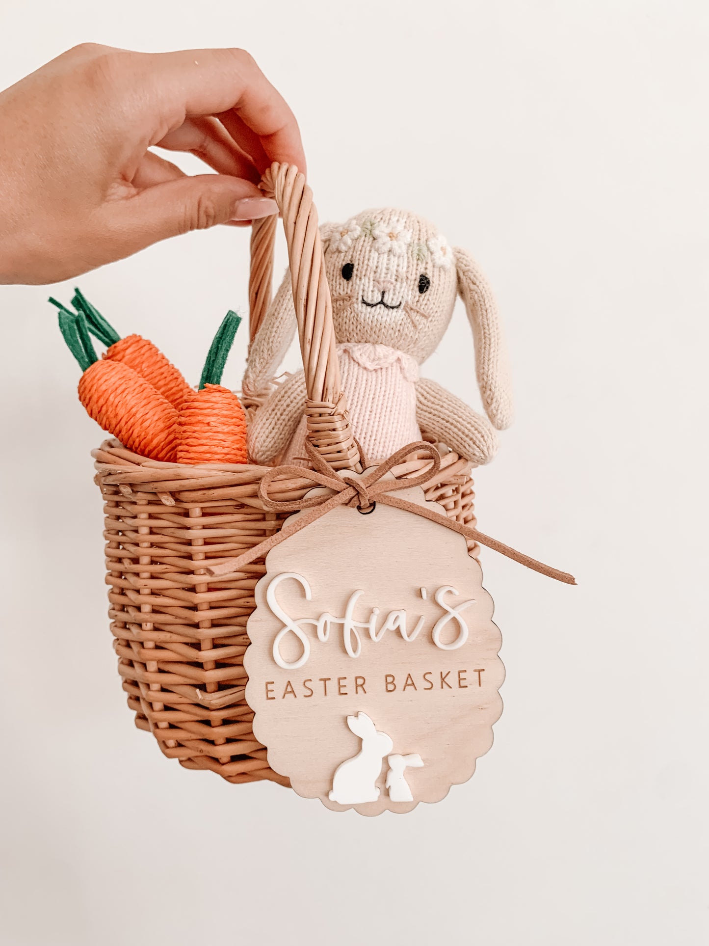 Scalloped basket tag