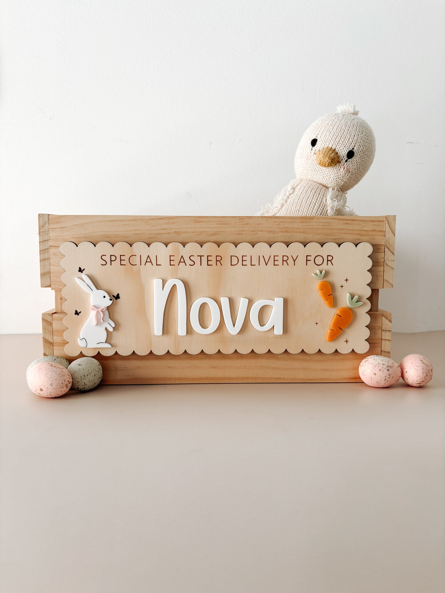 Scalloped Bunny Crate plaque